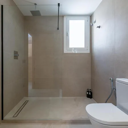 243-fully Renovated-puerto Banus Front Line Penthouse شقة