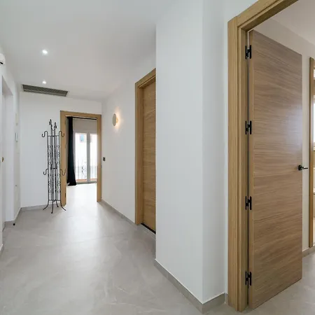 243-fully Renovated-puerto Banus Front Line Penthouse ماربيا